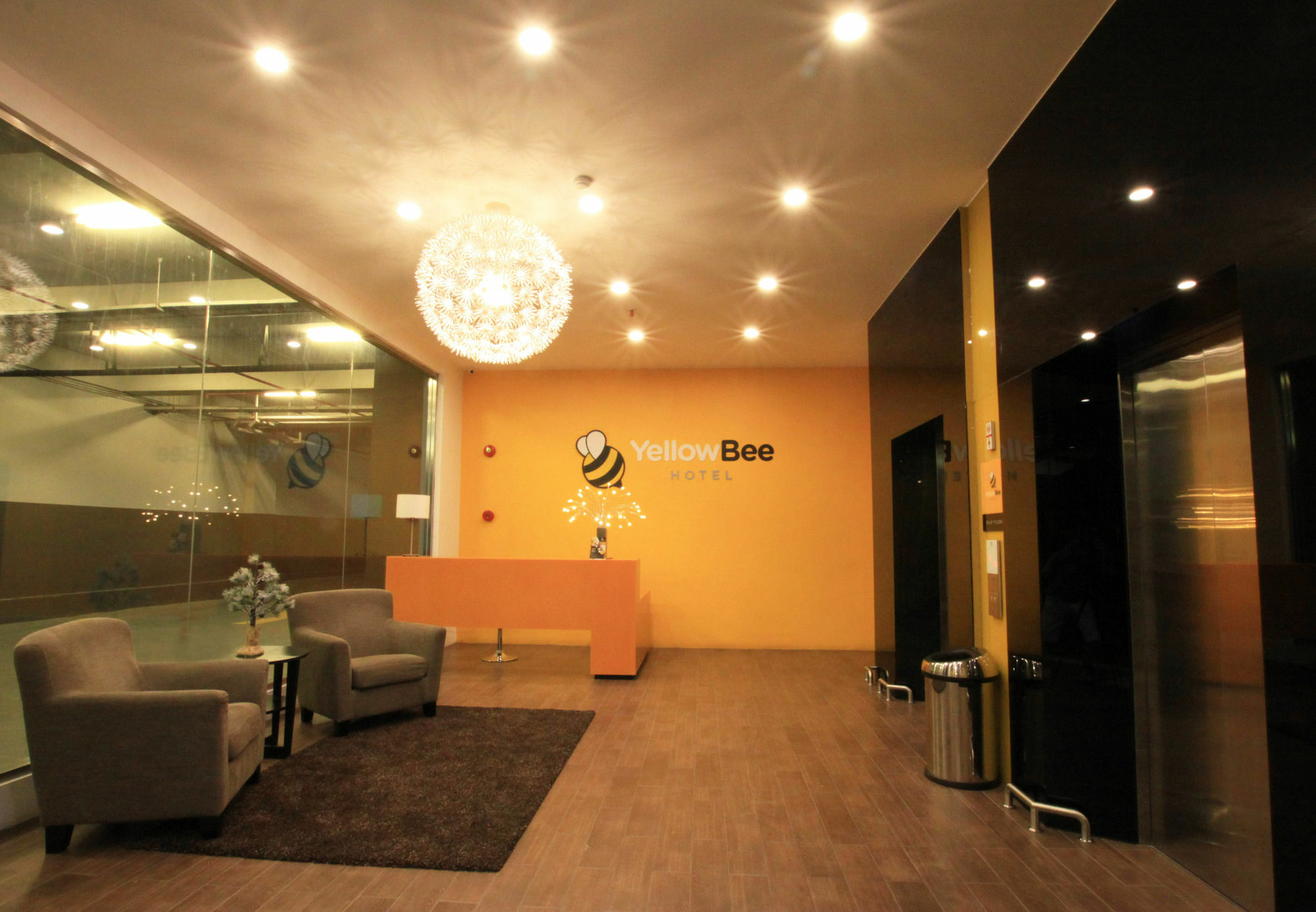 Yellow Bee Tangerang Zewnętrze zdjęcie