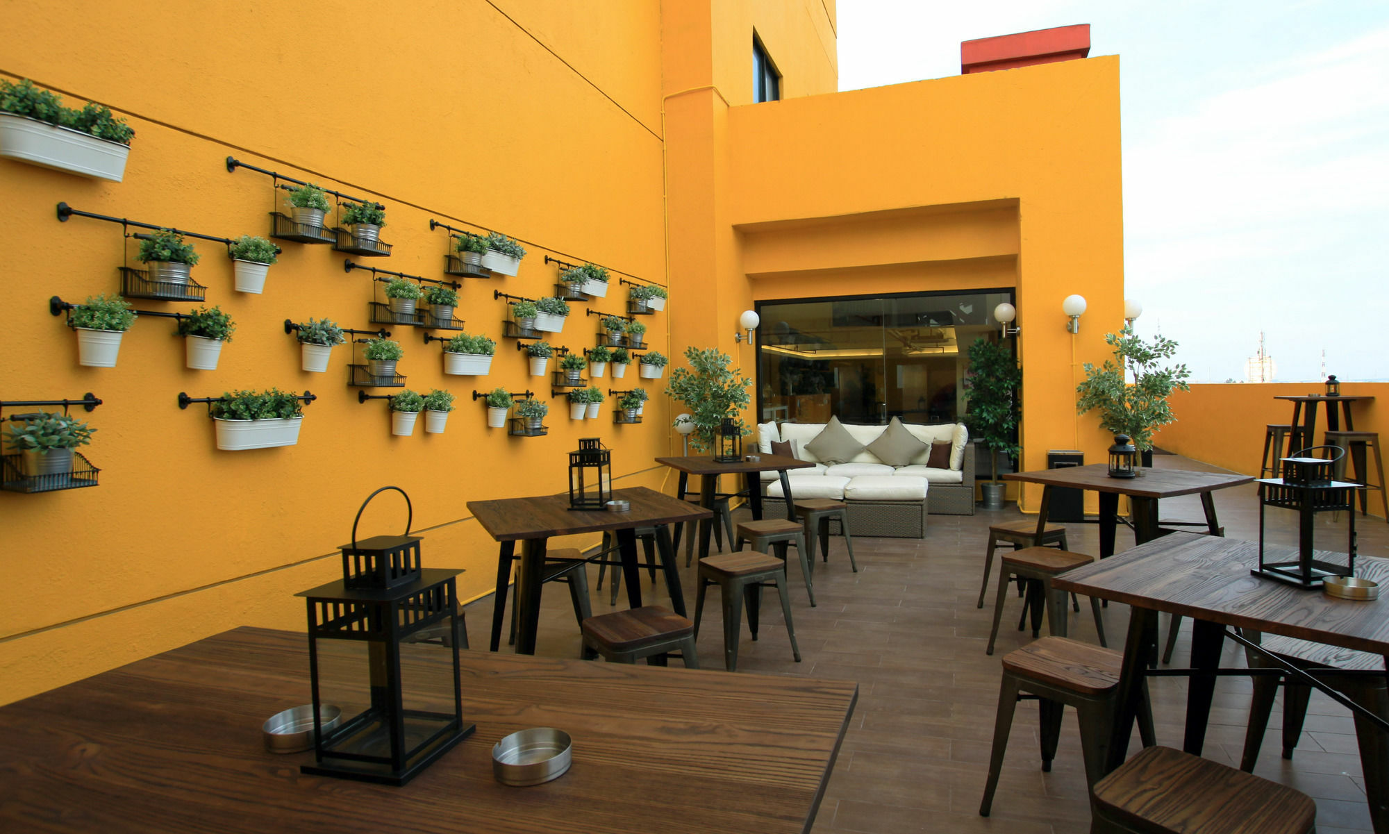 Yellow Bee Tangerang Zewnętrze zdjęcie