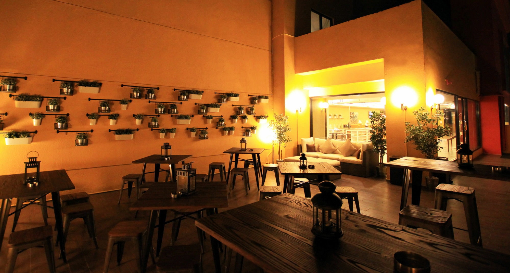 Yellow Bee Tangerang Zewnętrze zdjęcie